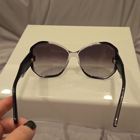 Ferragamo Oversized Gray Gradient Sunglasses brand new in box main image 10